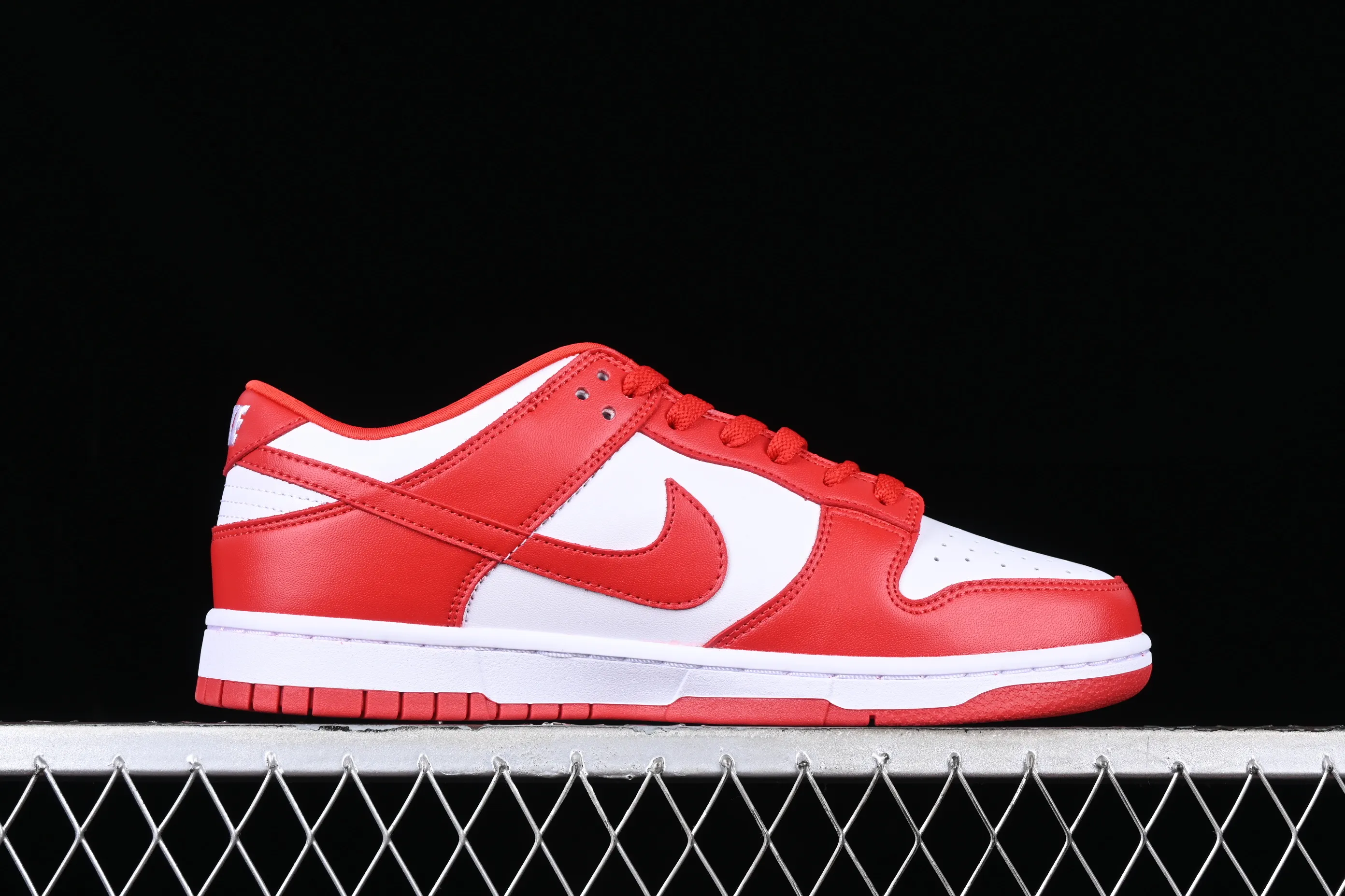 All Categories Nk SB Dunk Series Nk SB Dunk Low Low-top Sneakers Nk Dunk Low SB "University Red" White and Red Dunk Series First Layer Low-top Casual Sports Skateboard Shoes CU1727-100